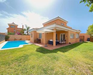 Jardí de Casa o xalet de lloguer en El Puerto de Santa María amb Aire condicionat, Terrassa i Piscina