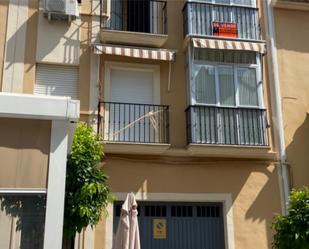 Vista exterior de Pis en venda en Baena amb Aire condicionat i Balcó