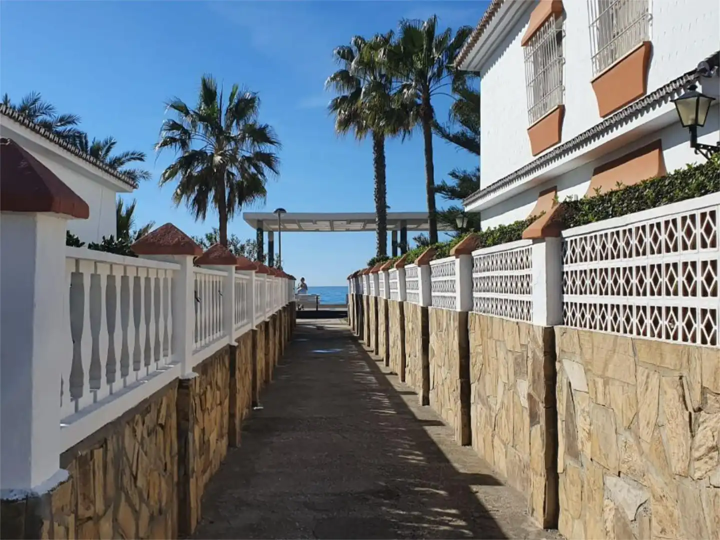 Casa o chalet en venta en Calle Mijas, 9, Centro Internacional Vista exterior de Casa o chalet en venta en Torrox con Aire acondicionado