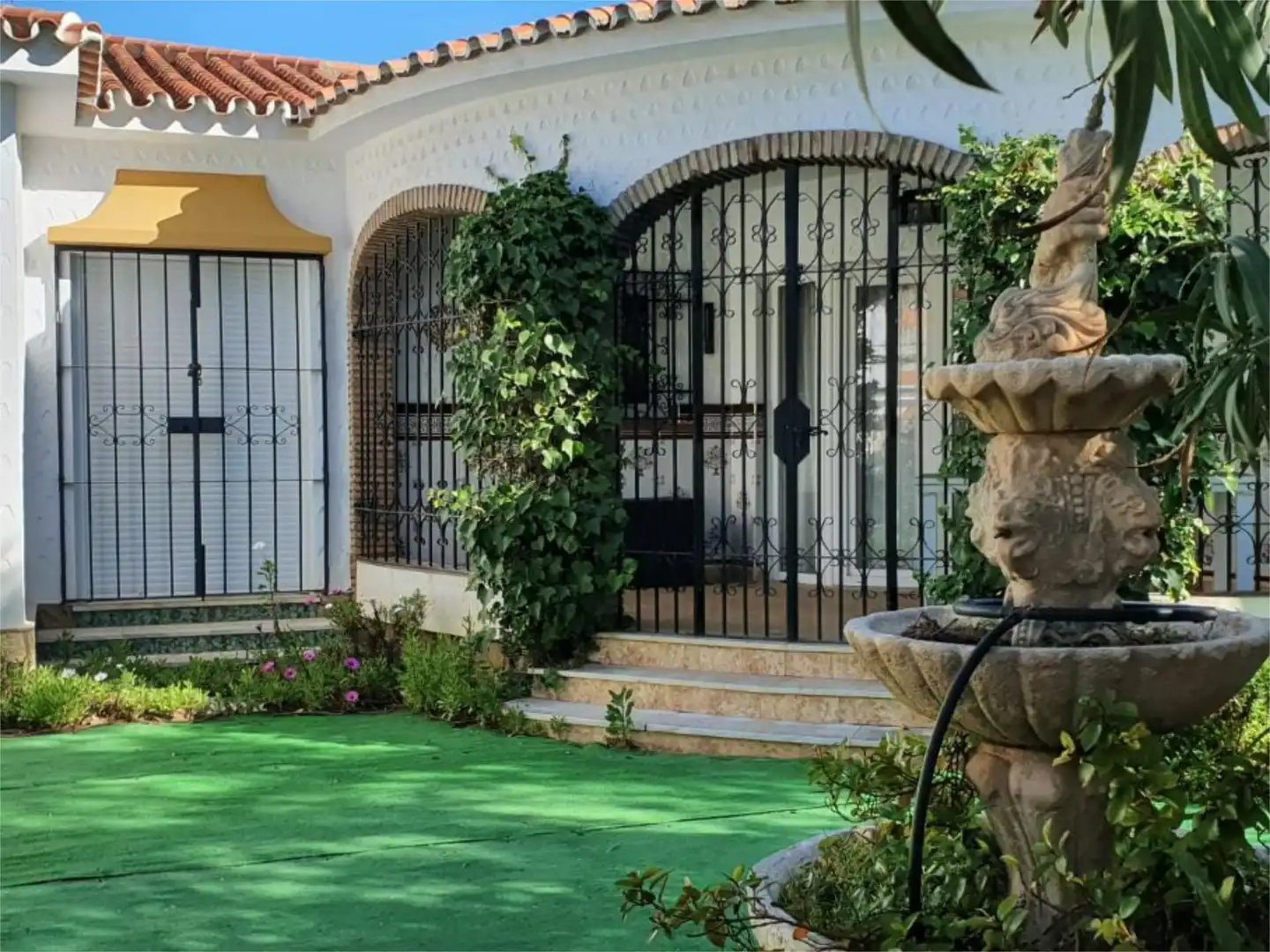 Casa o chalet en venta en Calle Mijas, 9, Centro Internacional Jardín de Casa o chalet en venta en Torrox con Aire acondicionado