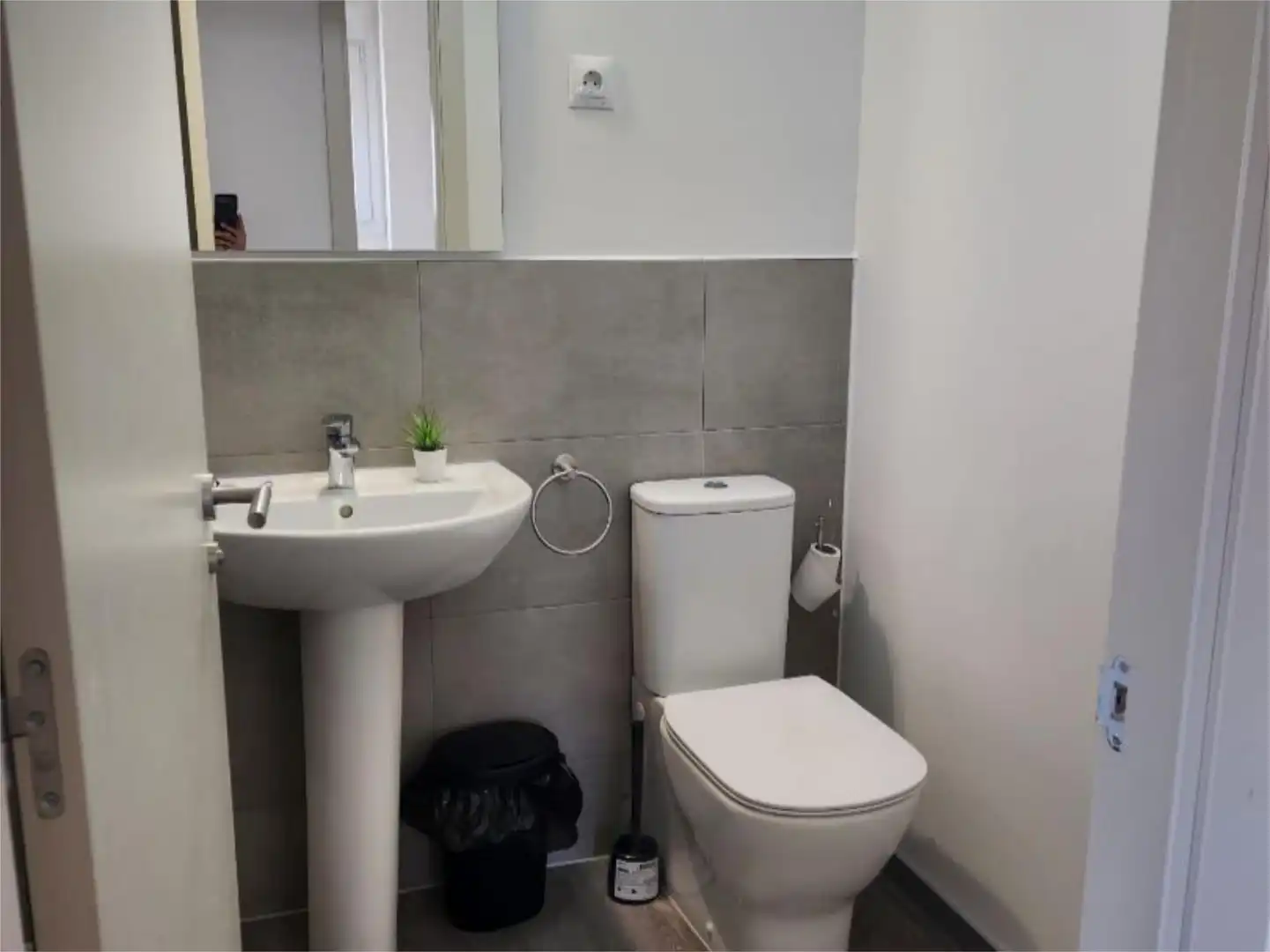 Bathroom of Flat for share in Madrid  with Air Conditioner, Heating and Furnished