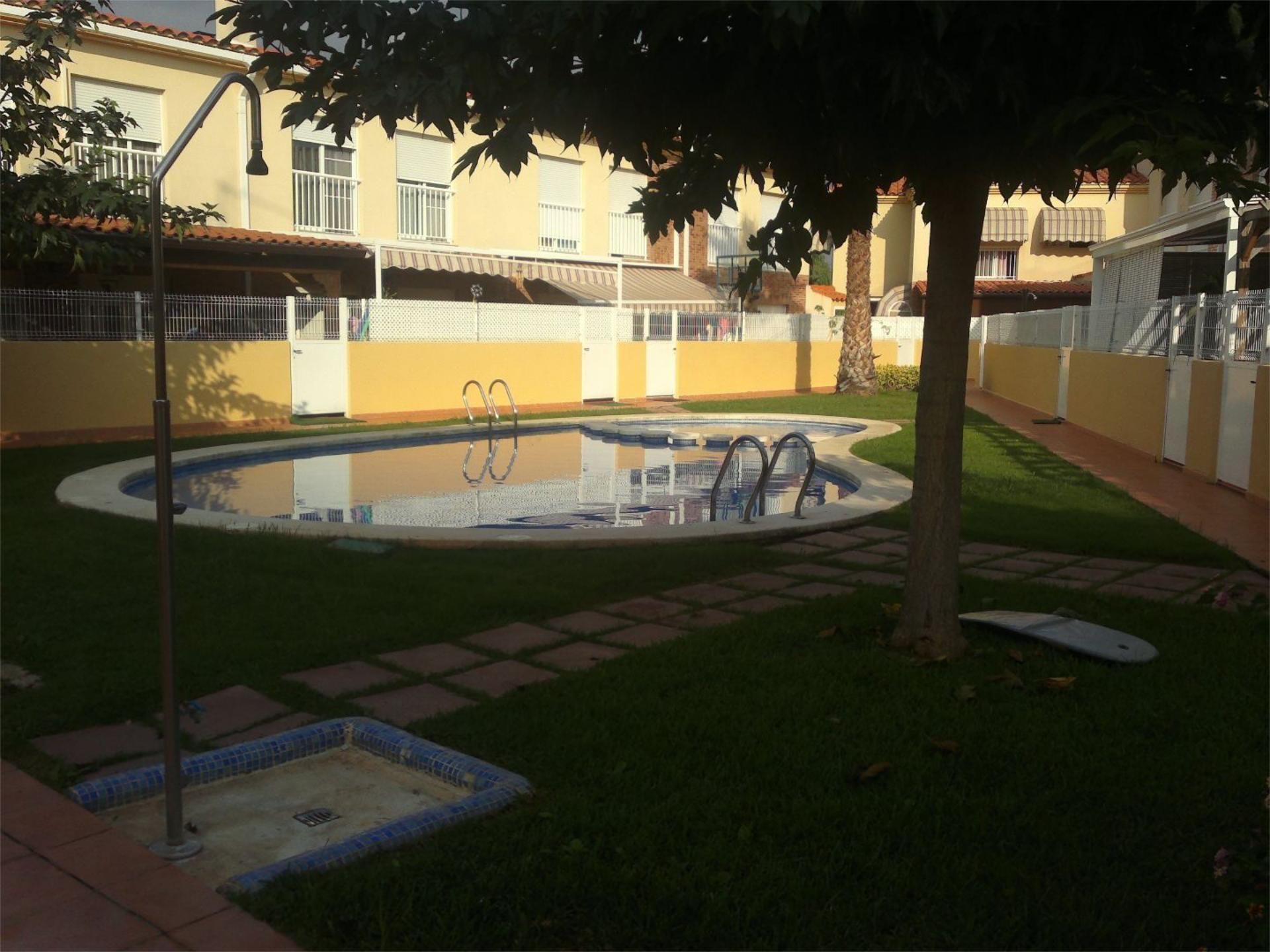 Swimming pool of Single-family semi-detached for sale in Burriana / Borriana  with Air Conditioner, Heating and Private garden