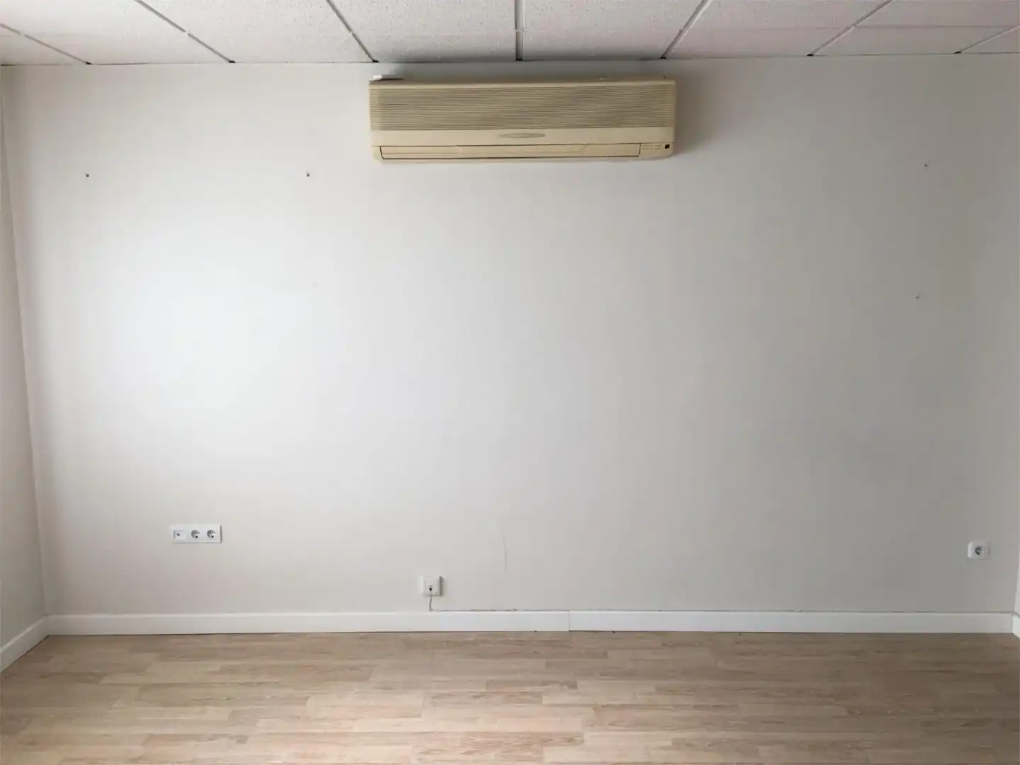 Schlafzimmer von Büro zum Verkauf in Málaga mit Klimaanlage und Heizung