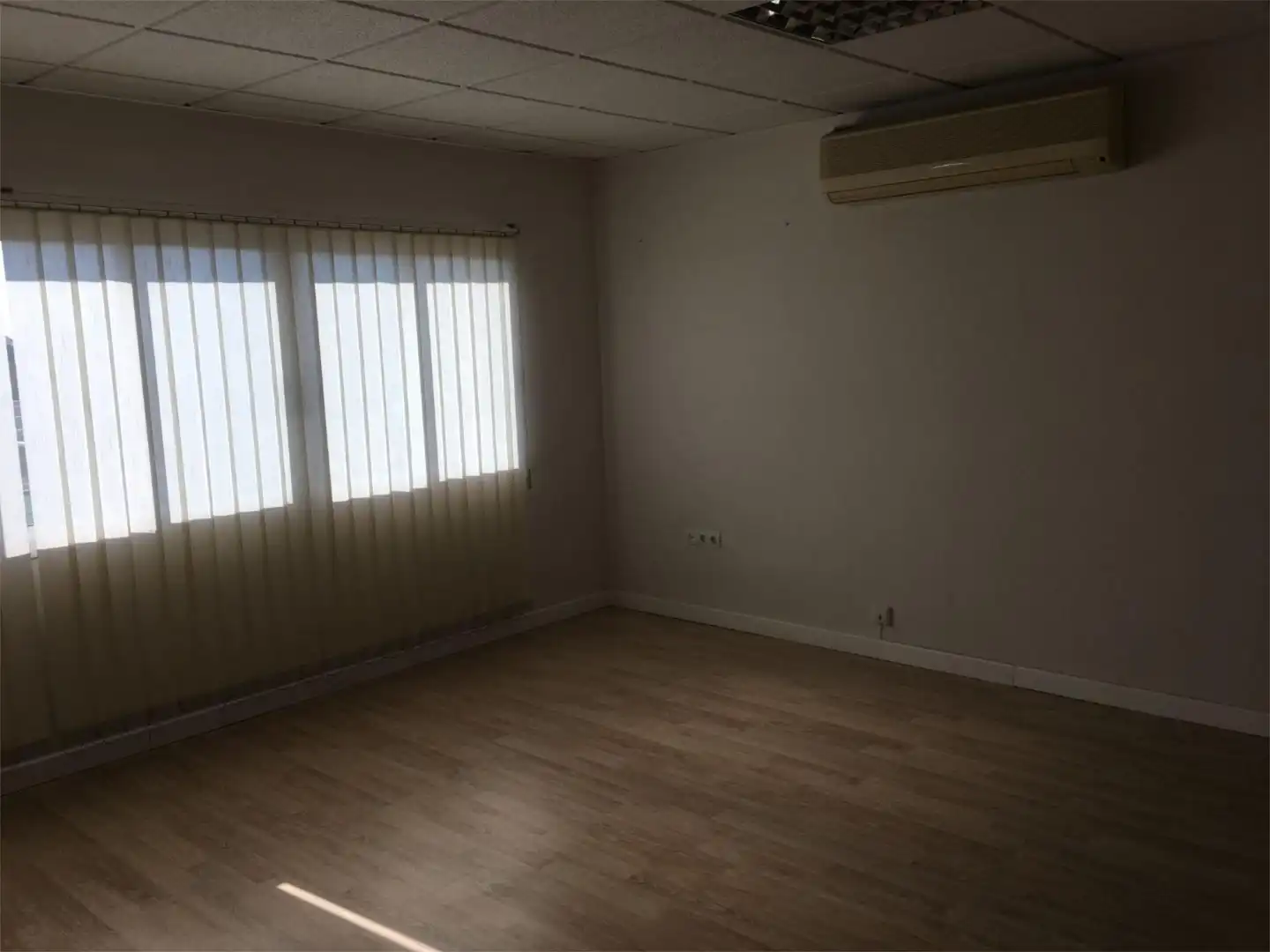 Büro zum Verkauf in Málaga mit Klimaanlage und Heizung