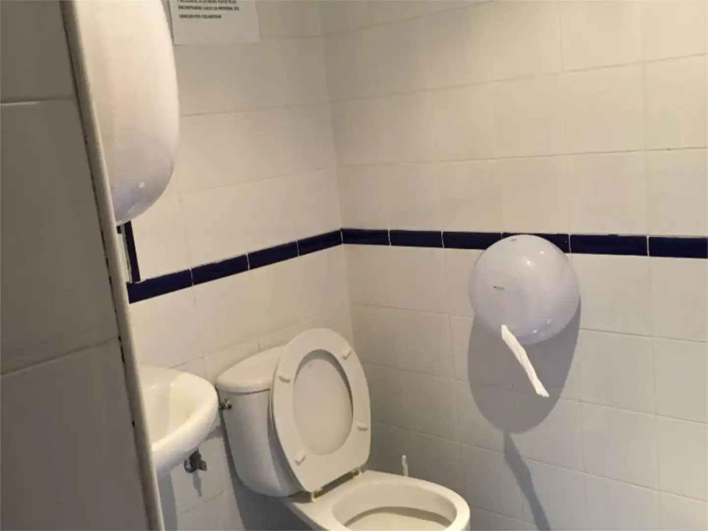 Badezimmer von Büro zum Verkauf in Málaga mit Klimaanlage und Heizung