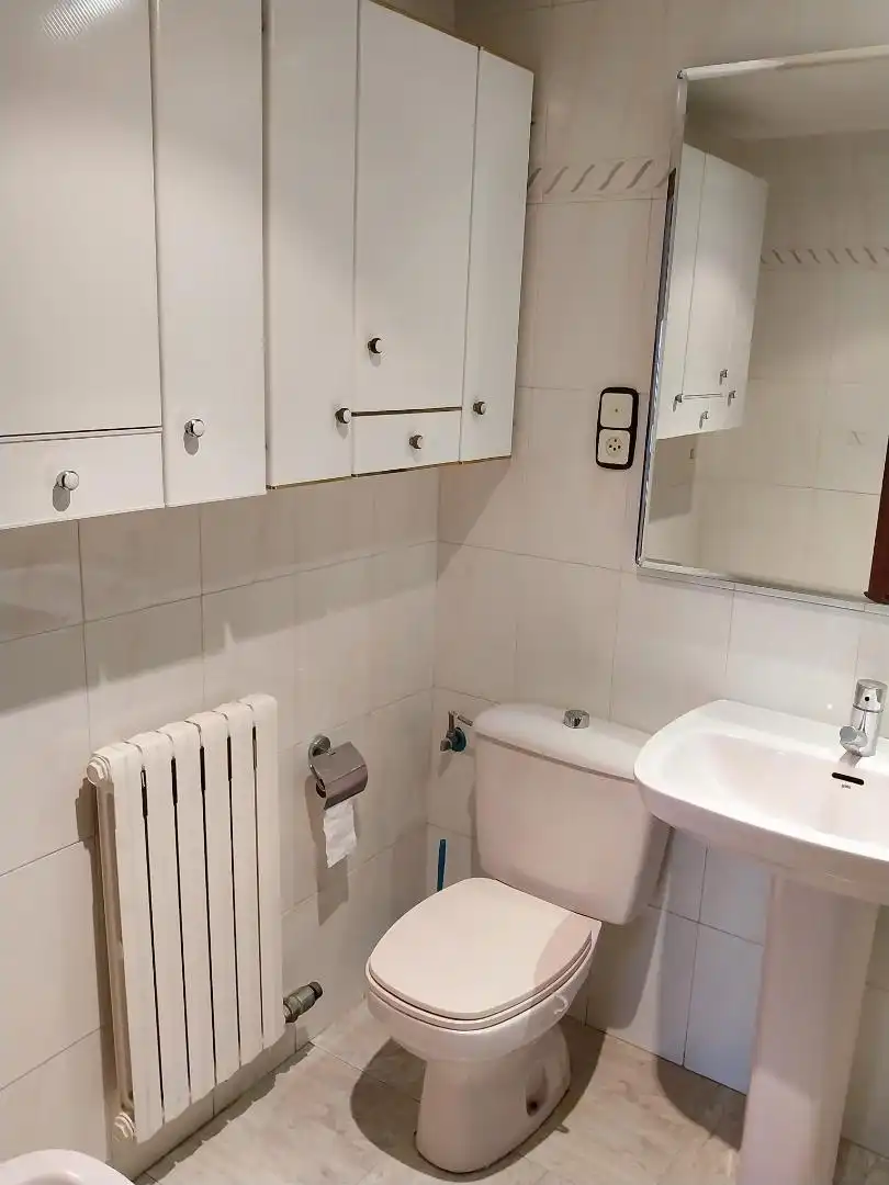 Bathroom of Flat for share in Zaragoza  with Heating, Furnished and Oven