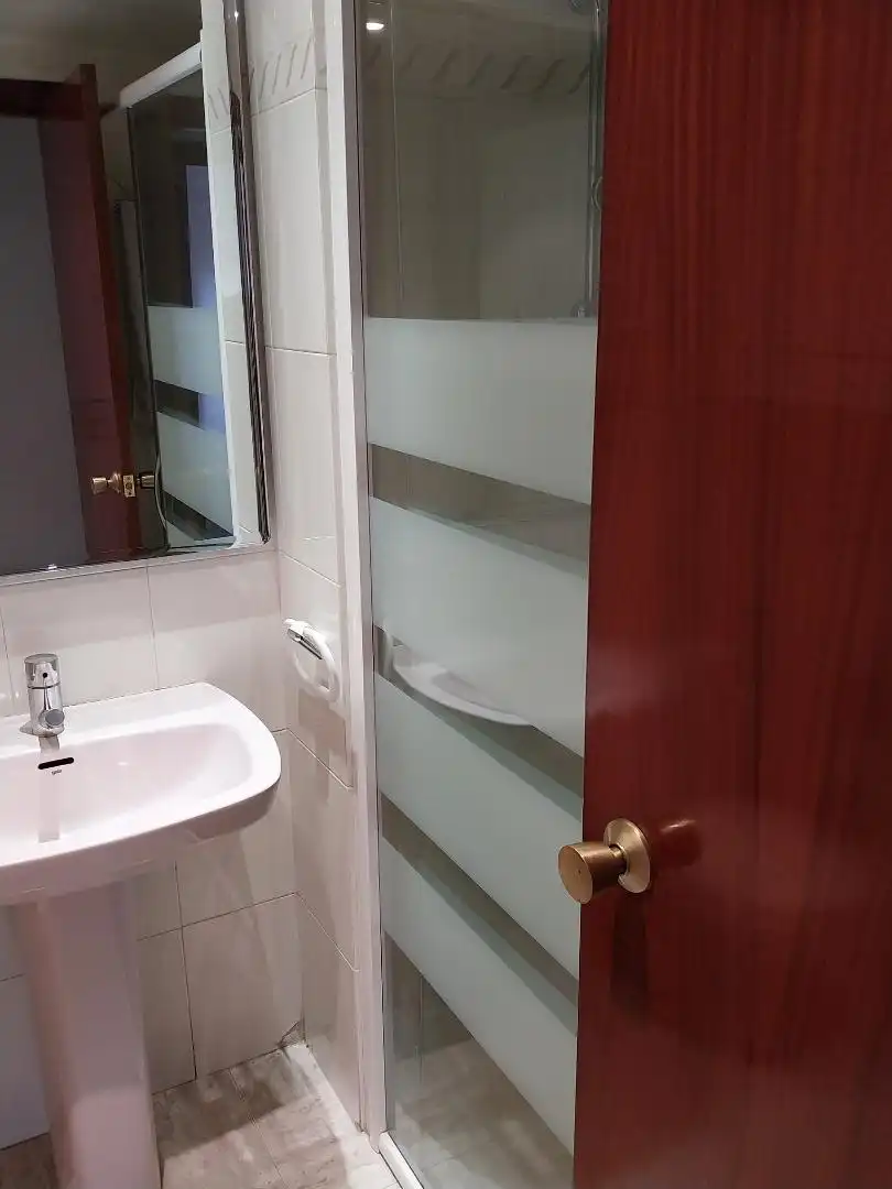 Bathroom of Flat for share in Zaragoza  with Heating, Furnished and Oven