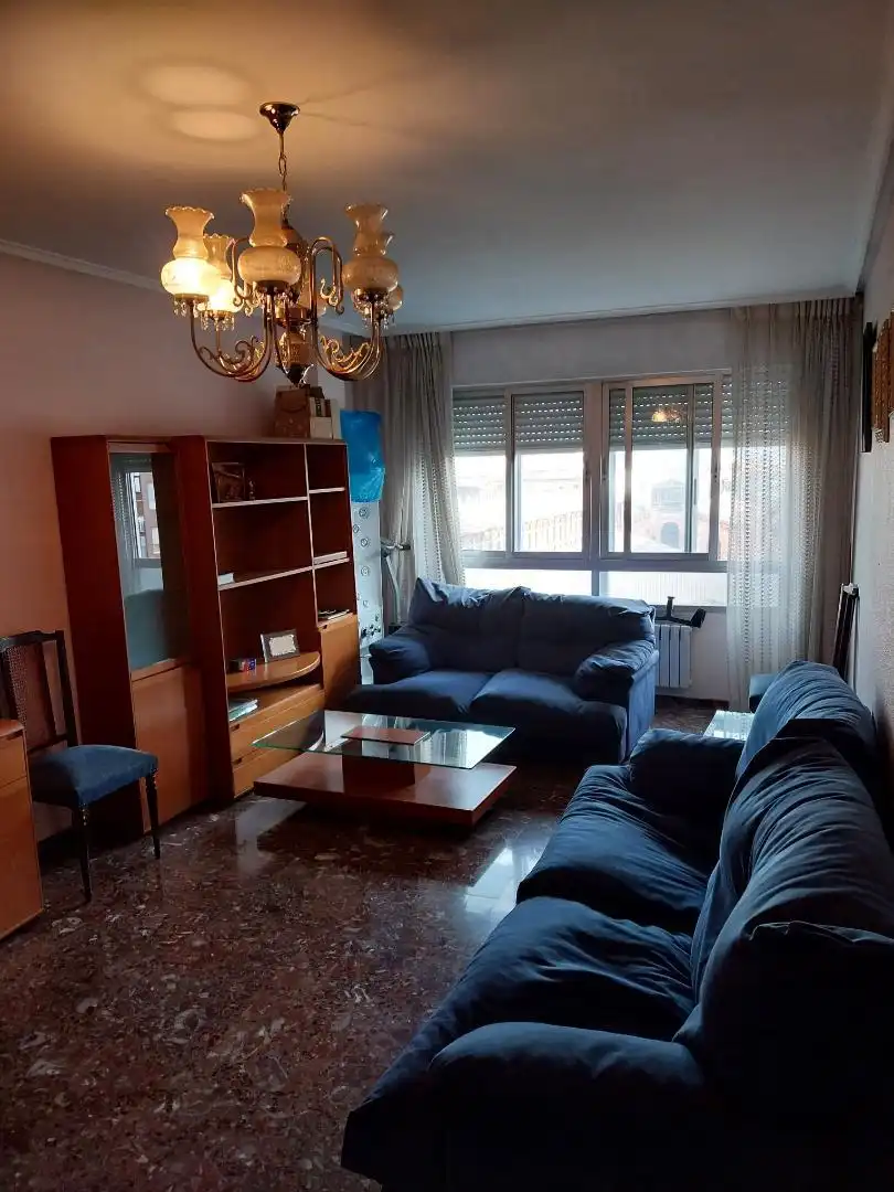 Living room of Flat for share in Zaragoza  with Heating, Furnished and Oven