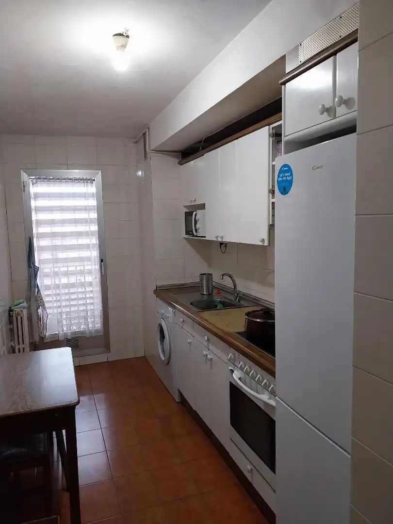 Kitchen of Flat for share in Zaragoza  with Heating, Furnished and Oven