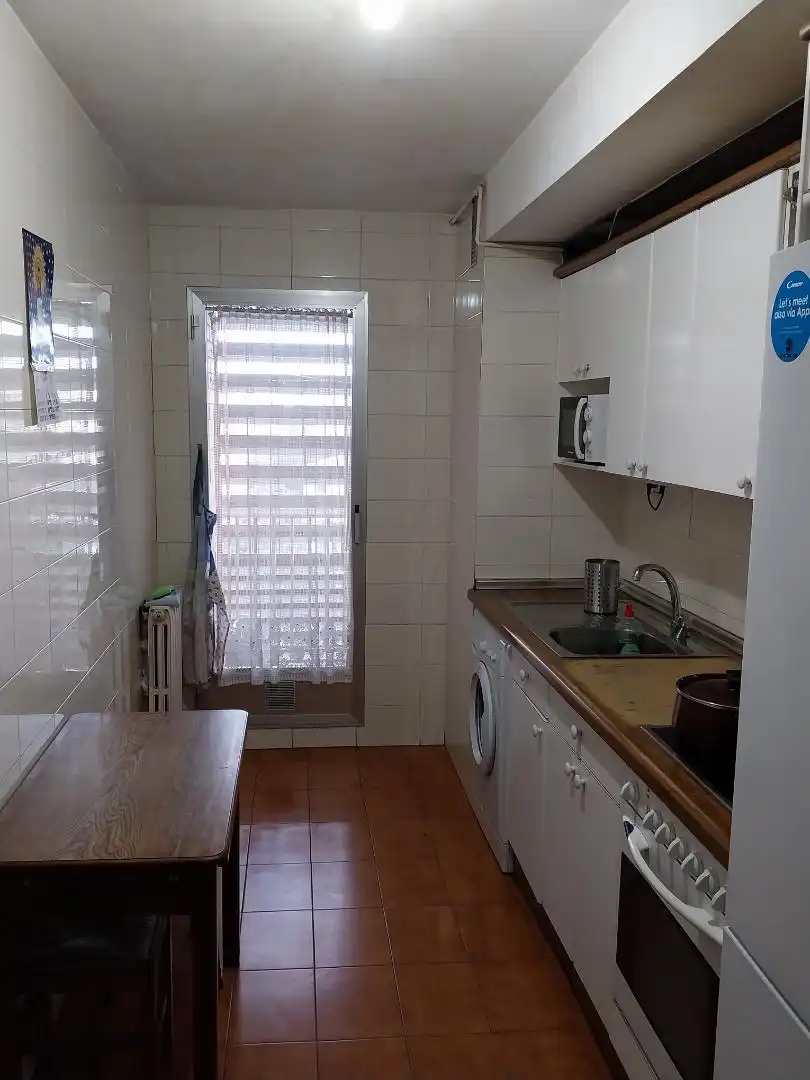 Kitchen of Flat for share in Zaragoza  with Heating, Furnished and Oven