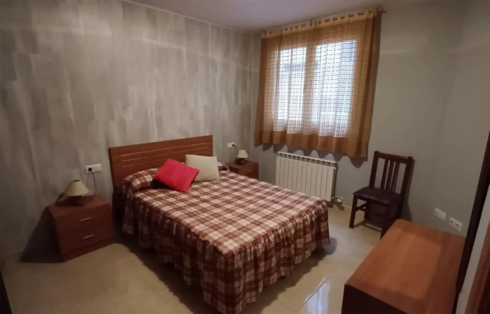 Dormitori de Pis en venda en Andorra (Teruel) amb Calefacció, Traster i Moblat