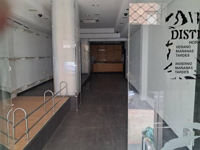 Local comercial en Venta en Calle Eladio Laredo, 8 en Centro