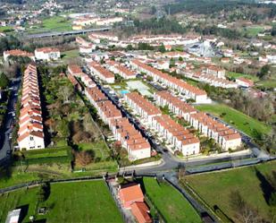 Vista exterior de Casa o xalet en venda en Brión amb Terrassa i Piscina