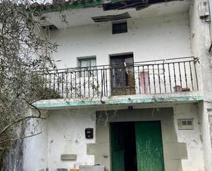 Vista exterior de Casa adosada en venda en Castro-Urdiales
