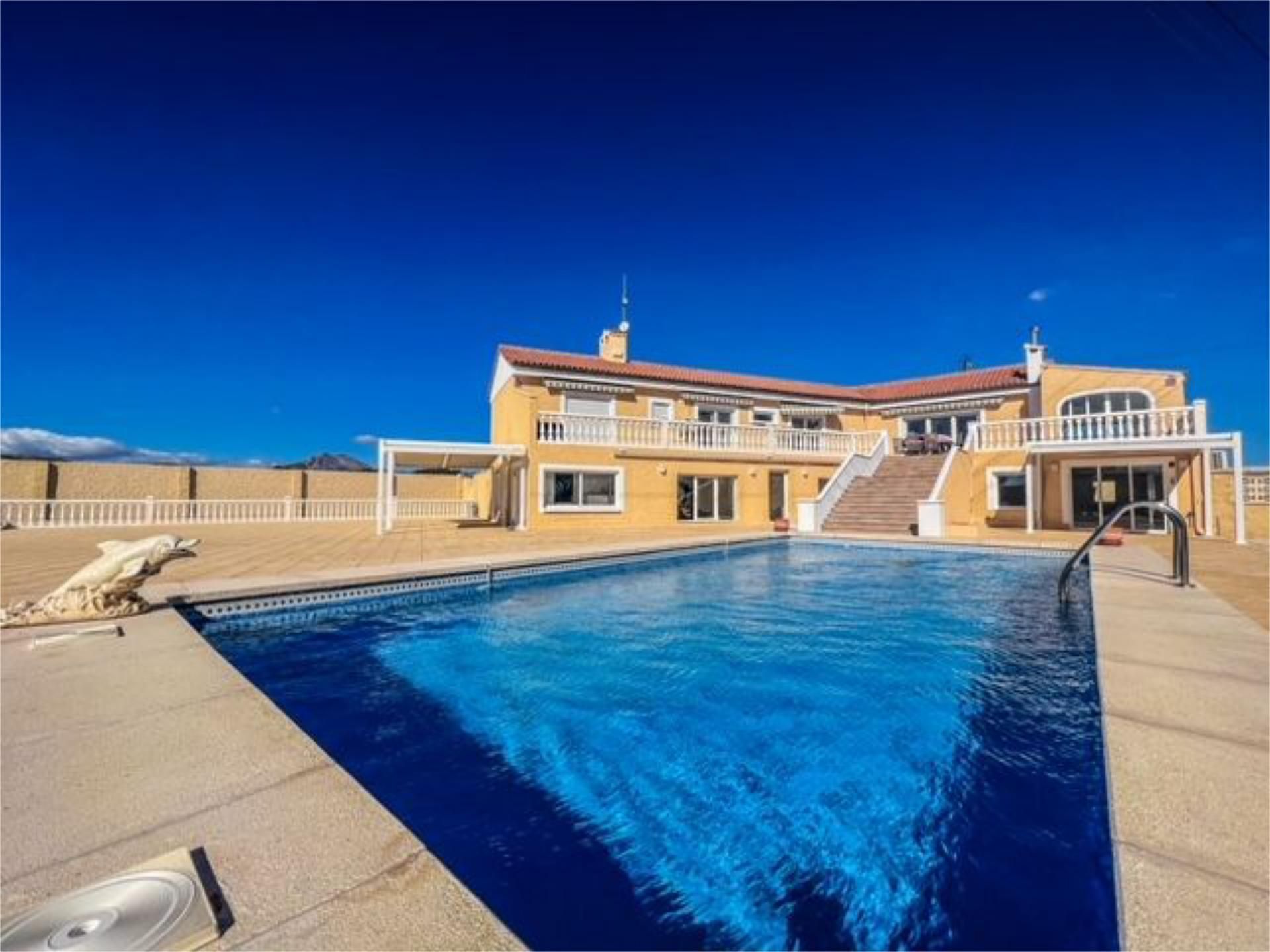 Swimming pool of House or chalet for sale in Mutxamel  with Air Conditioner, Terrace and Swimming Pool