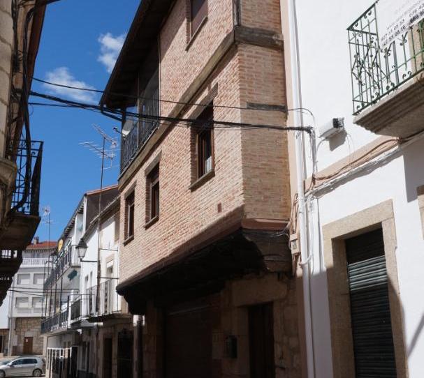 Foto 1 de Casa adosada en venda a Calle San Pedro de Alcántara, 11, Valverde del Fresno, Cáceres