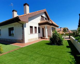 Vista exterior de Casa o xalet en venda en Layos amb Aire condicionat, Terrassa i Piscina