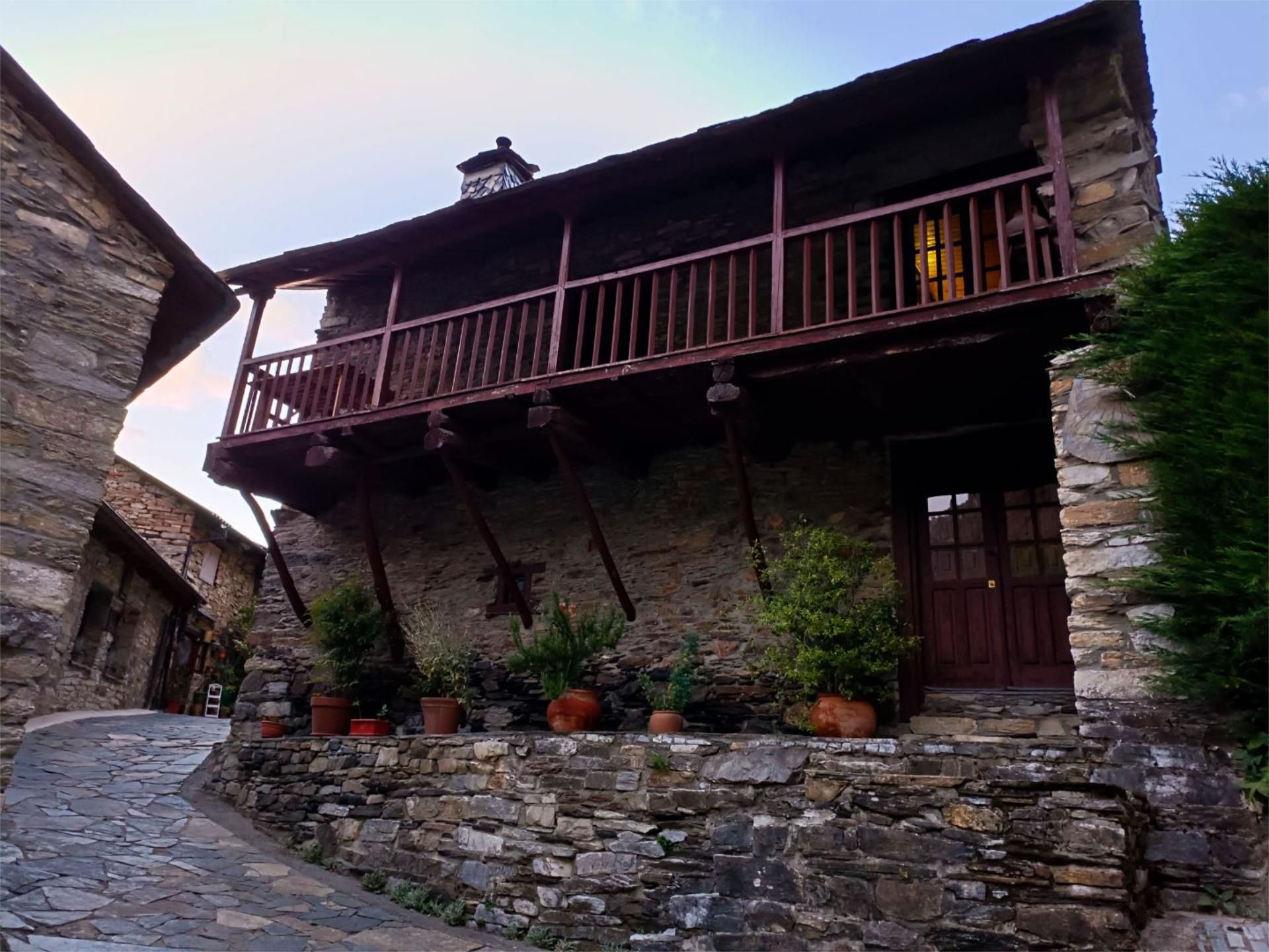 Exterior view of Single-family semi-detached for sale in Ponferrada  with Heating and Terrace