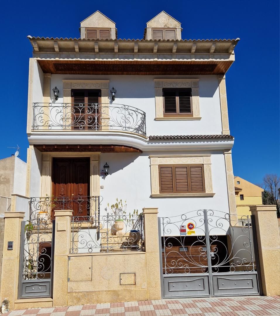 Exterior view of Single-family semi-detached for sale in Torredonjimeno  with Air Conditioner, Heating and Terrace
