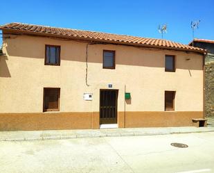 Vista exterior de Casa o xalet en venda en Perilla de Castro amb Traster, Moblat i Rentadora