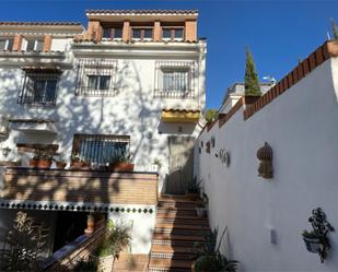 Exterior view of Single-family semi-detached for sale in  Granada Capital  with Terrace and Swimming Pool