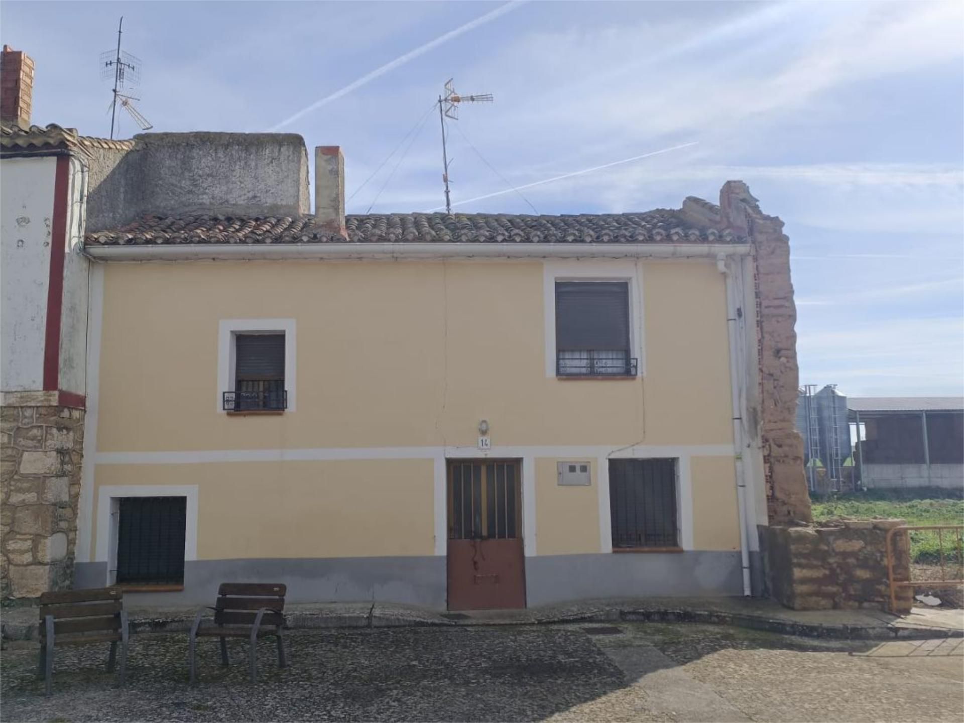Vista exterior de Casa adosada en venta en Cordovilla la Real con Calefacción, Jardín privado y Amueblado