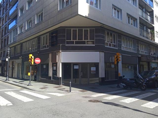 Local comercial en Alquiler en Calle Cabrales, 31 en Barrio del Centro