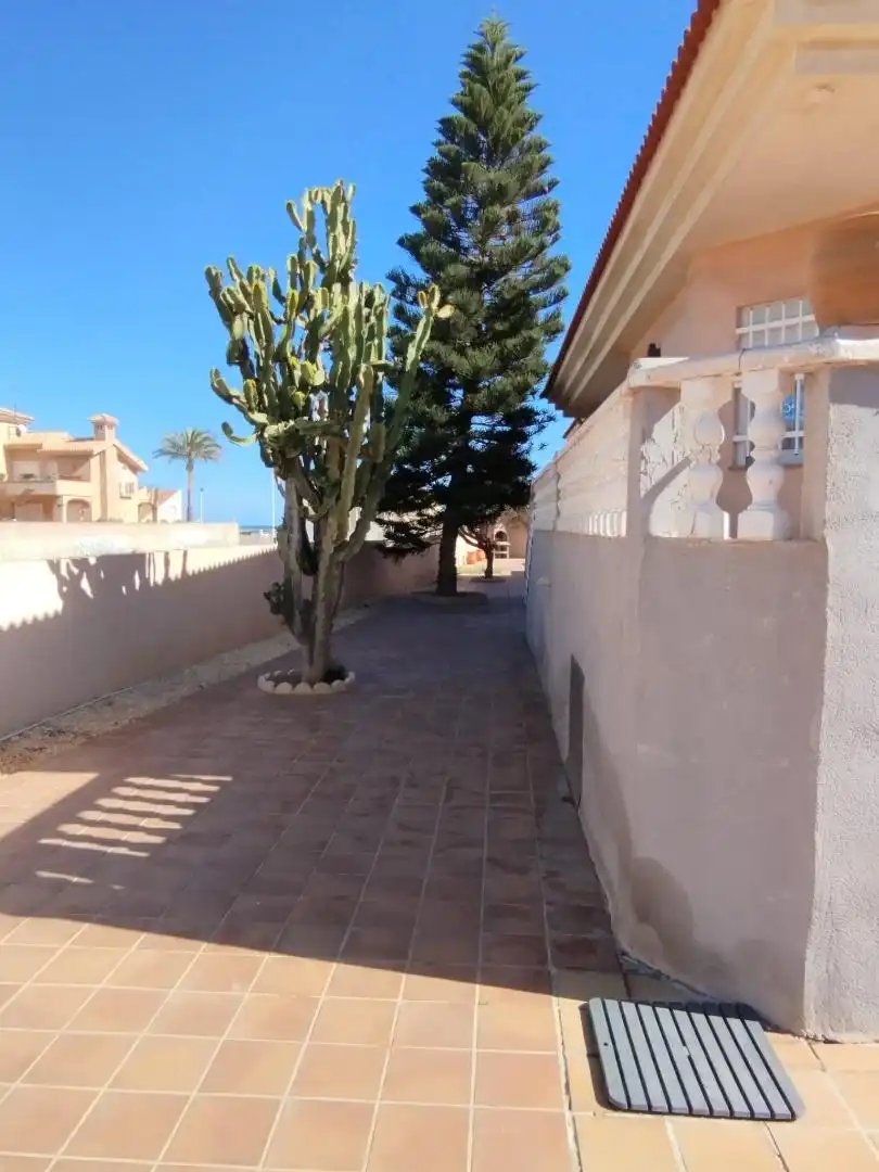 Vista exterior de Casa o chalet en venta en La Manga del Mar Menor con Terraza, Piscina y Balcón