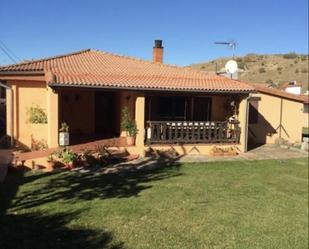 Jardí de Casa o xalet en venda en La Hoya  amb Terrassa i Piscina