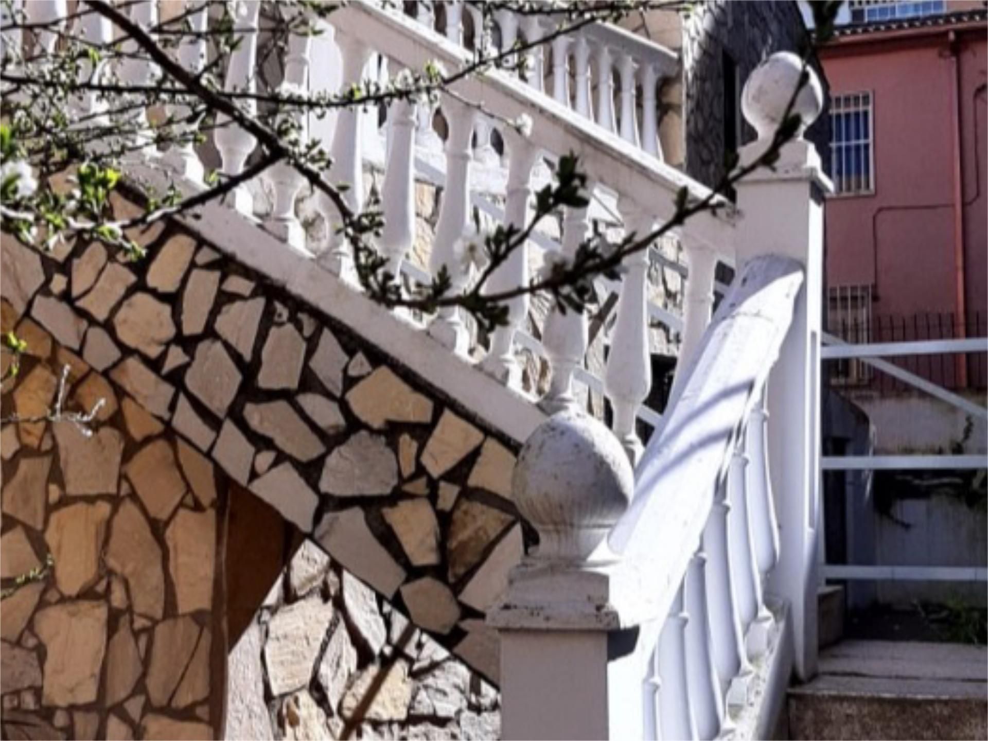 Vista exterior de Casa o xalet en venda en Linares amb Aire condicionat, Calefacció i Terrassa