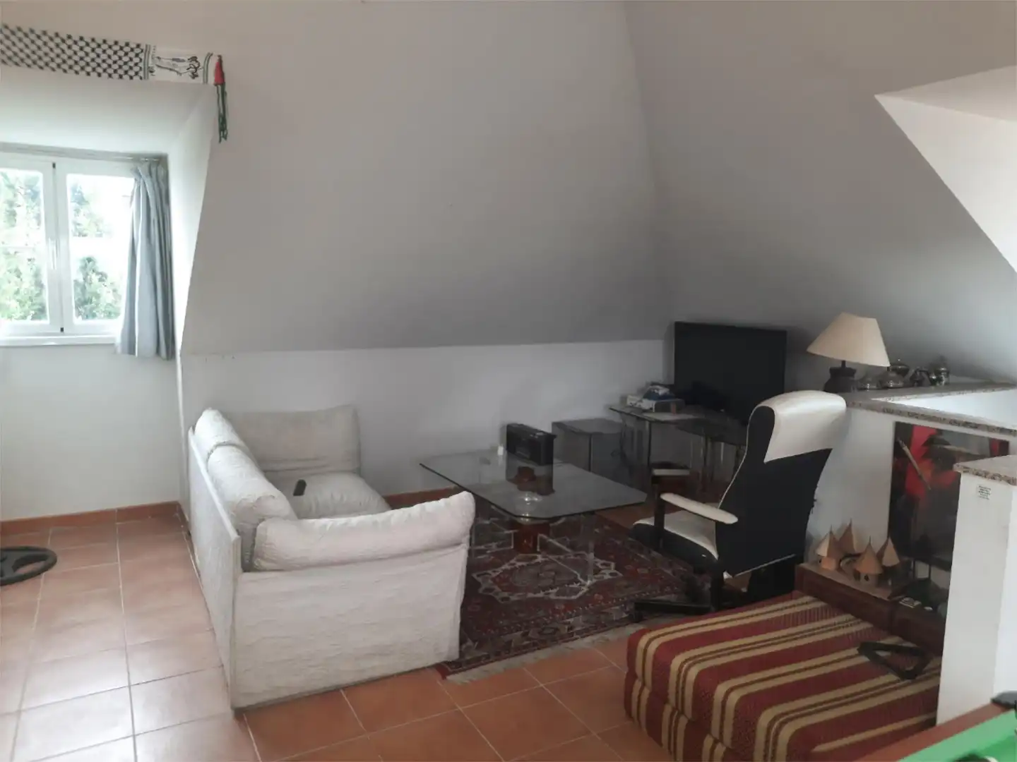 Habitación en Calle Jacinto Benavente, 13, Sector B Sala de estar de Casa o chalet para compartir en Boadilla del Monte con Calefacción, Jardín privado y Amueblado