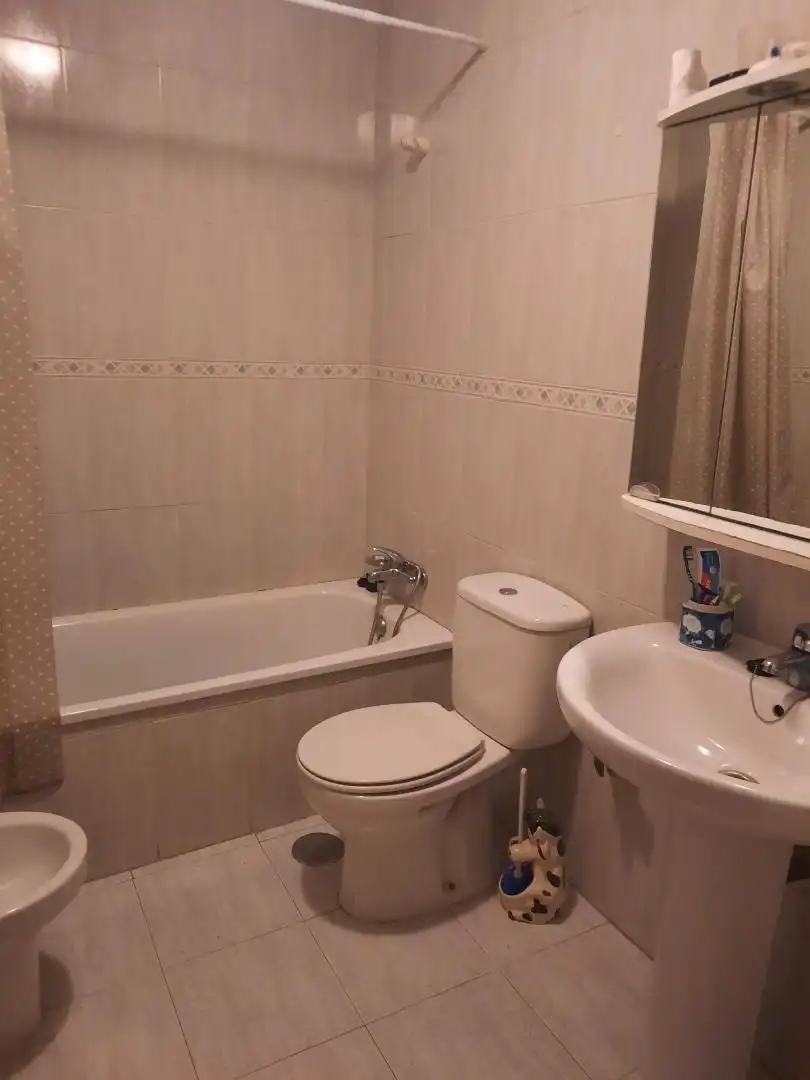 Habitación en Calle Jacinto Benavente, 13, Sector B Baño de Casa o chalet para compartir en Boadilla del Monte con Calefacción, Jardín privado y Amueblado