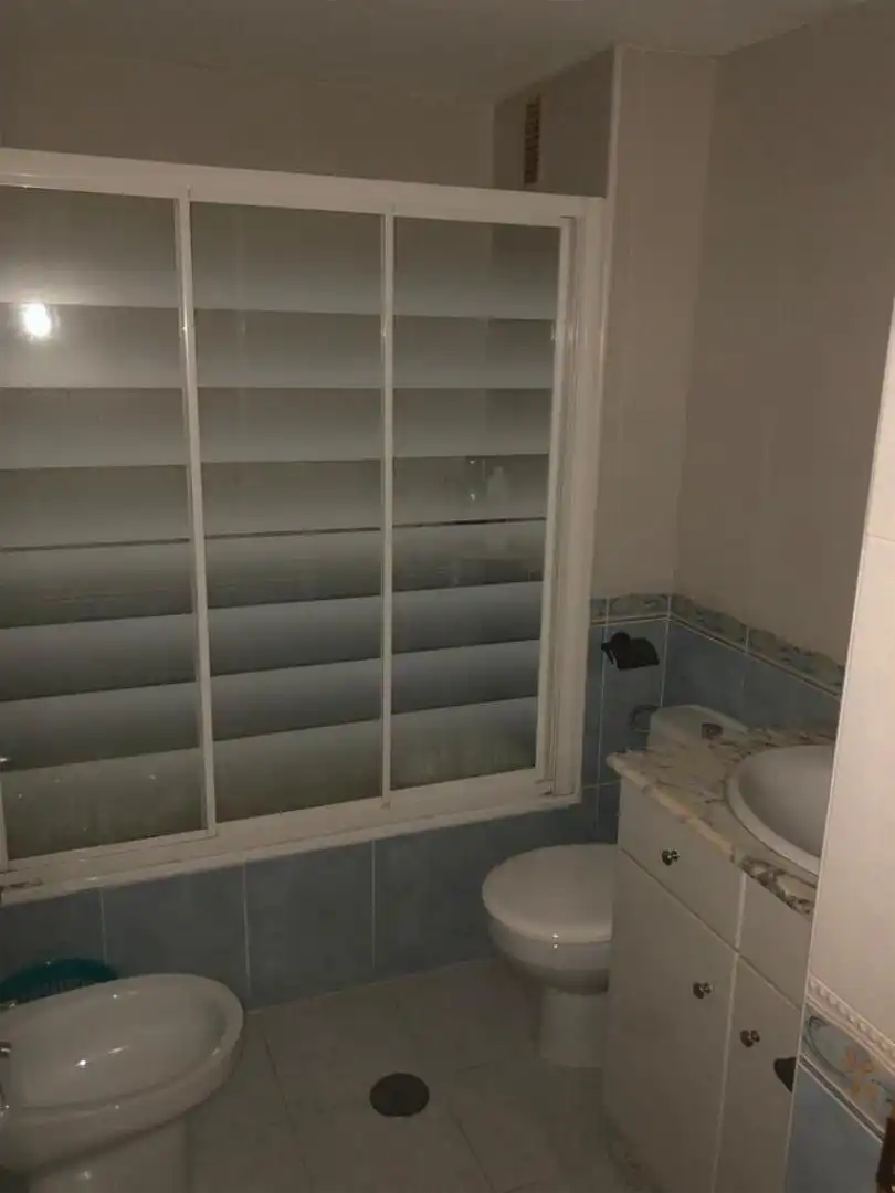 Room in Calle Azarbe del Papel, 12, Vistalegre Bathroom of Flat for share in Murcia with Parquet flooring, Furnished and Oven
