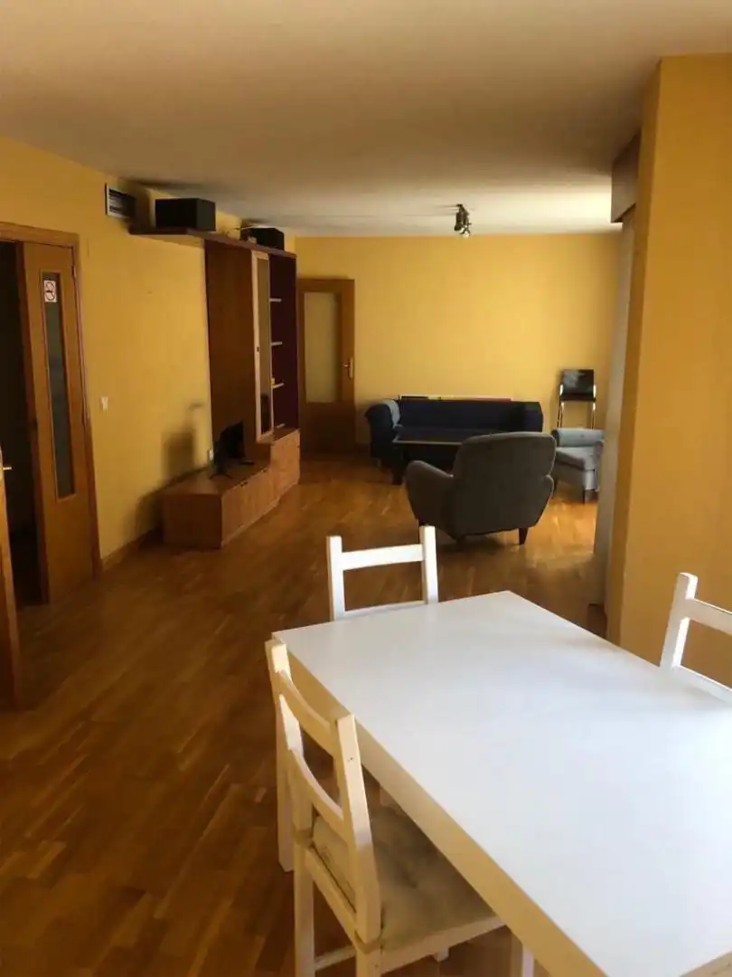 Room in Calle Azarbe del Papel, 12, Vistalegre Living room of Flat for share in Murcia with Parquet flooring, Furnished and Oven