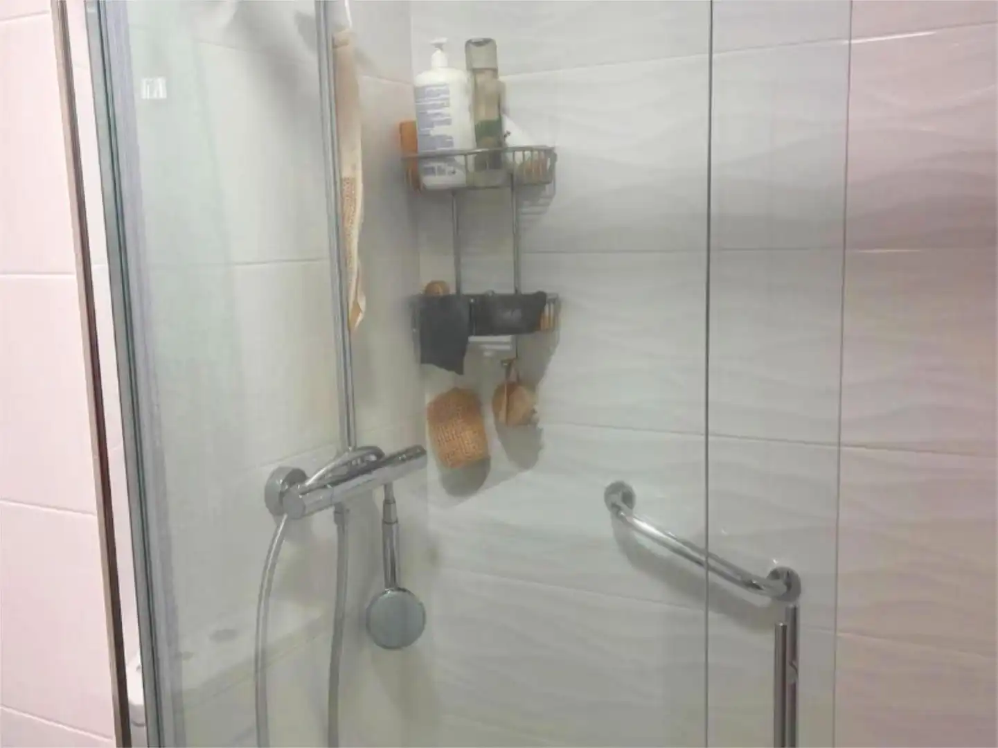 Bany de Pis de lloguer en Ourense Capital  amb Calefacció, Parquet i Aparcament comunitari
