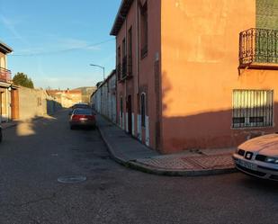 Vista exterior de Casa adosada en venda en Mojados amb Terrassa i Balcó