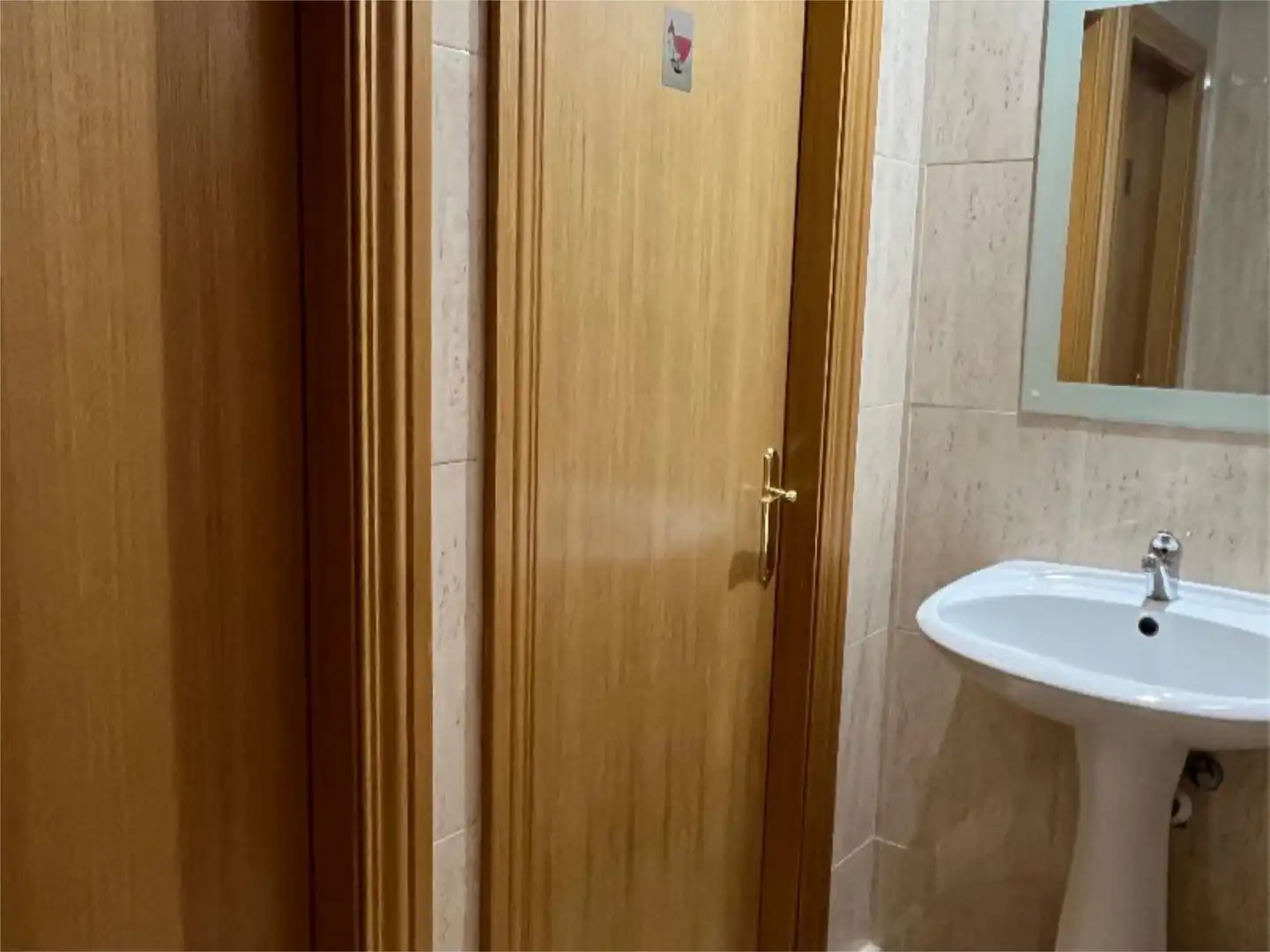 Commercial properties for sale in Calle de Salvatella, 12, Santa Isabel Bathroom of Commercial properties for sale in Zaragoza with Air Conditioner, Heating and Parquet flooring