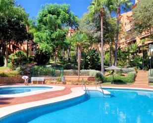 Jardí de Pis de lloguer en Marbella amb Aire condicionat, Terrassa i Piscina