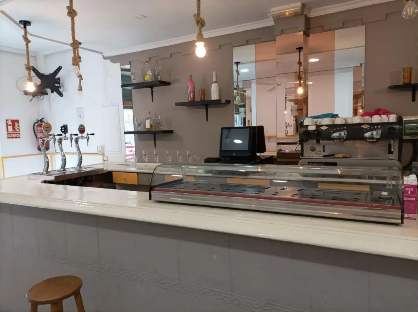 Local de alquiler en Calle Condado de Treviño, 75, Centro