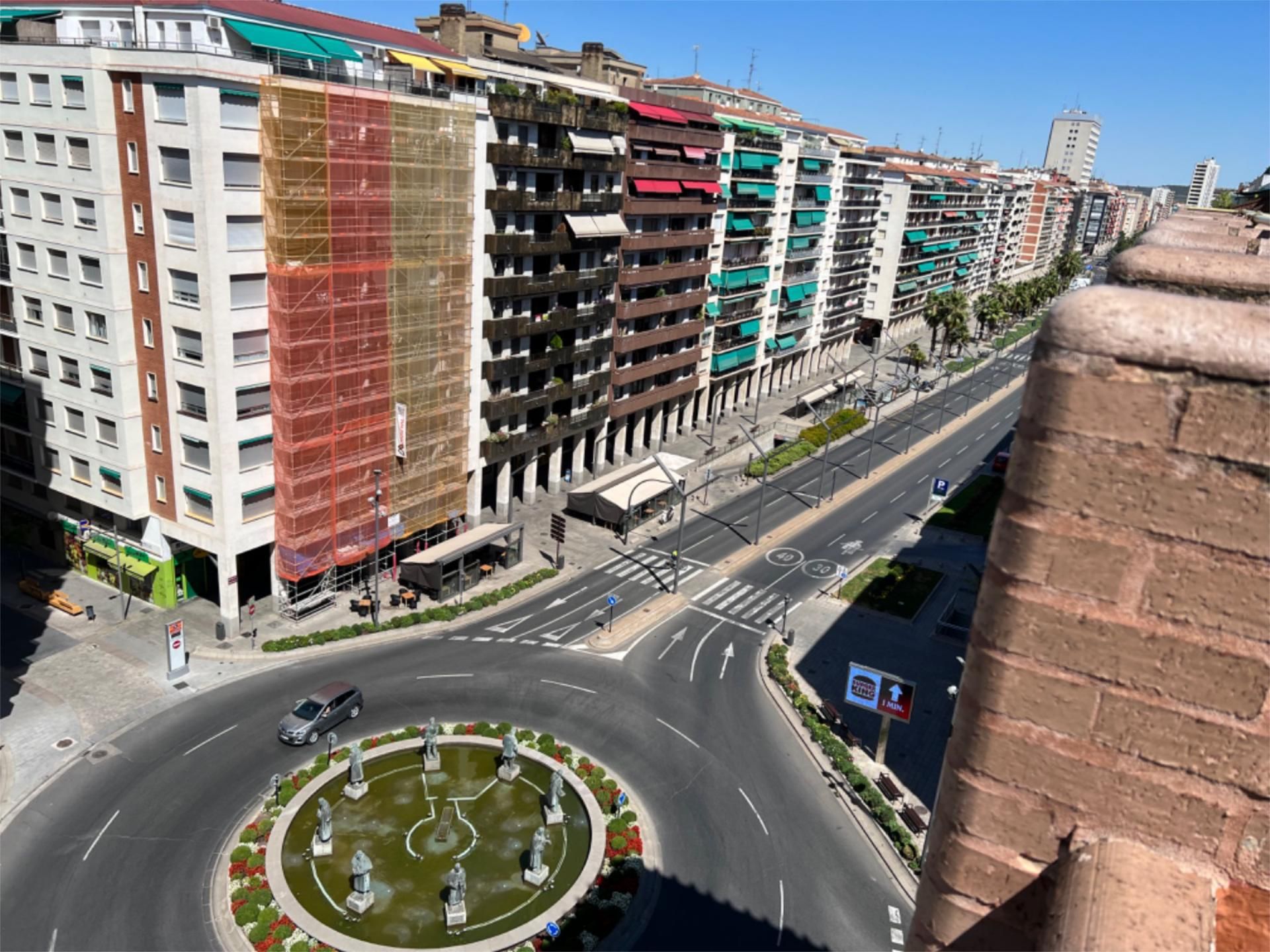 Vista exterior de Àtic en venda en  Logroño amb Aire condicionat i Terrassa
