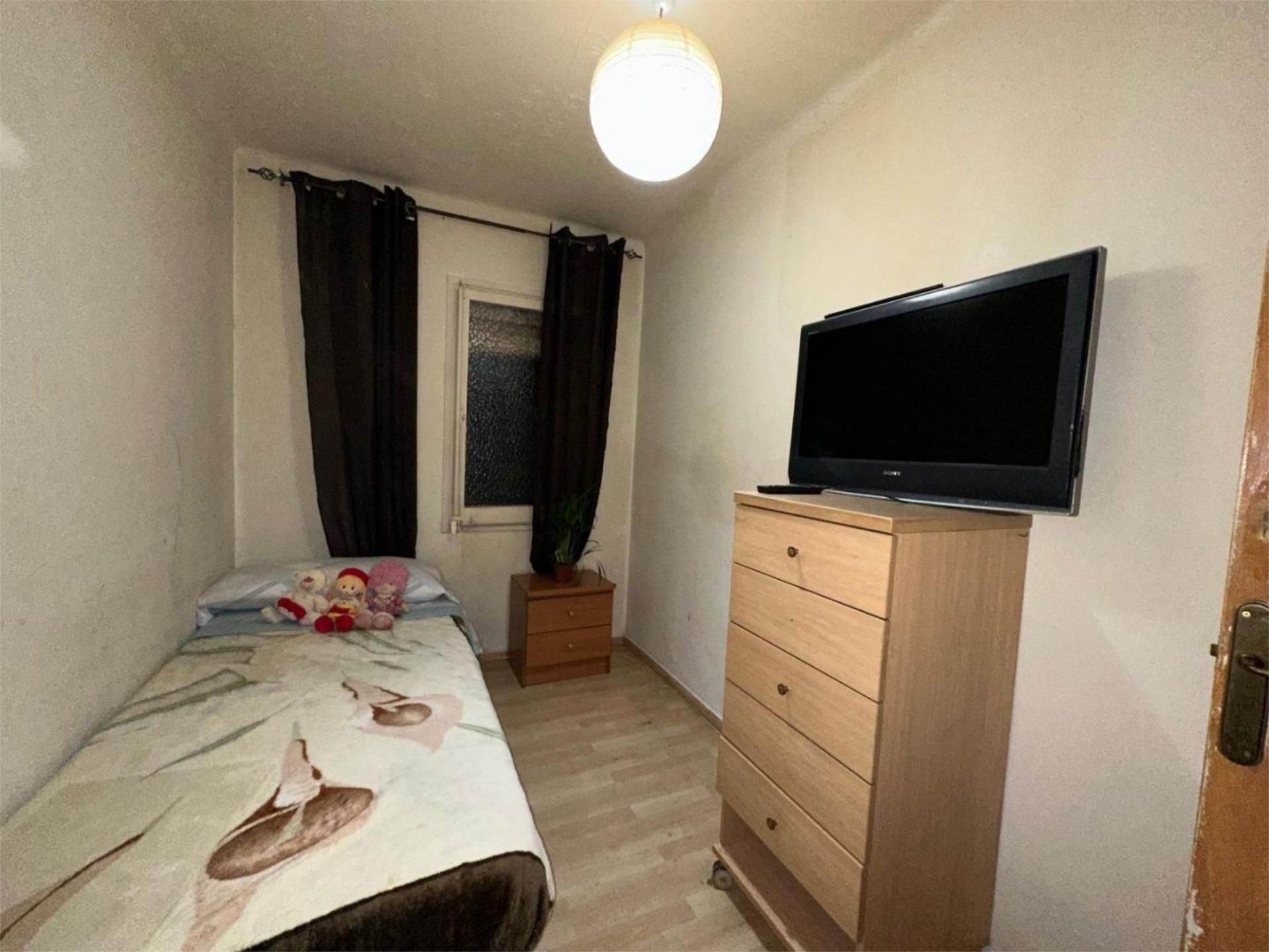 Dormitori de Pis per a compartir en Badalona amb Moblat