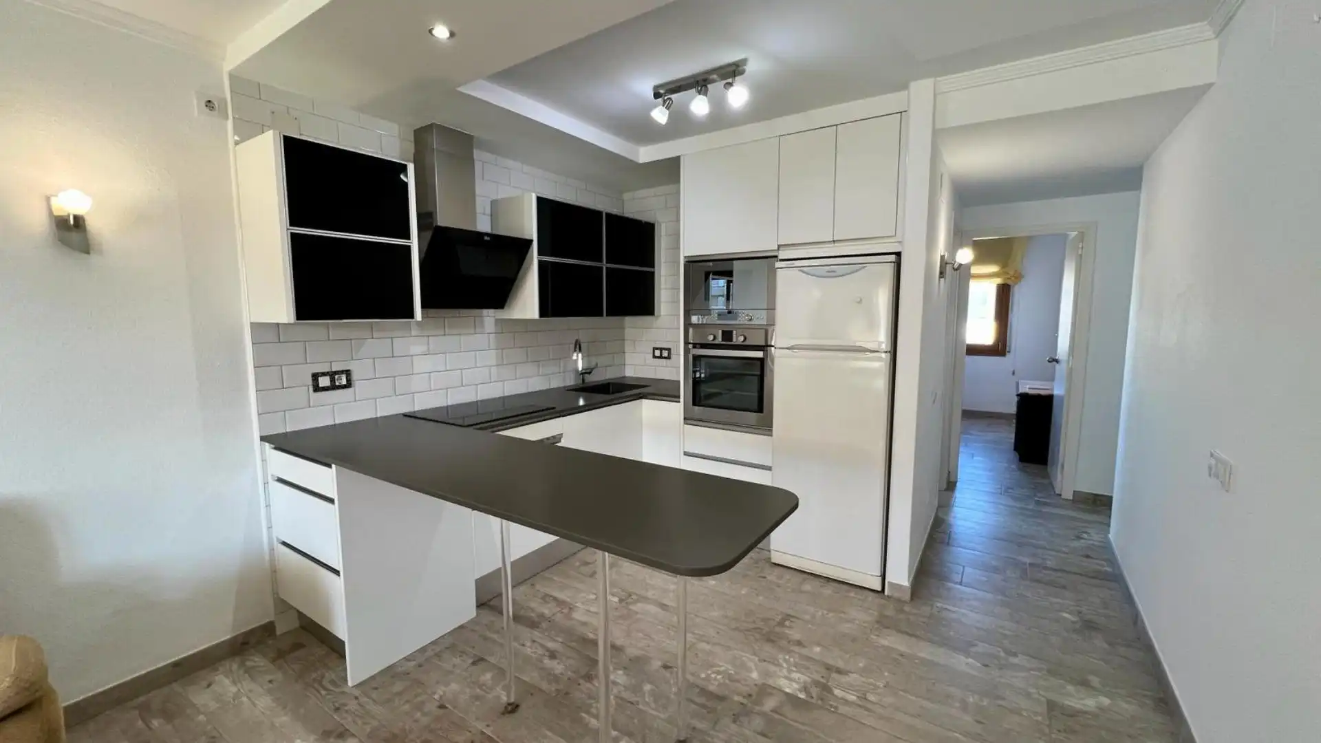 Apartamento en venta en Carrer Assutzena, 37, Els Griells Cocina de Apartamento en venta en L'Estartit con Aire acondicionado, Terraza y Balcón