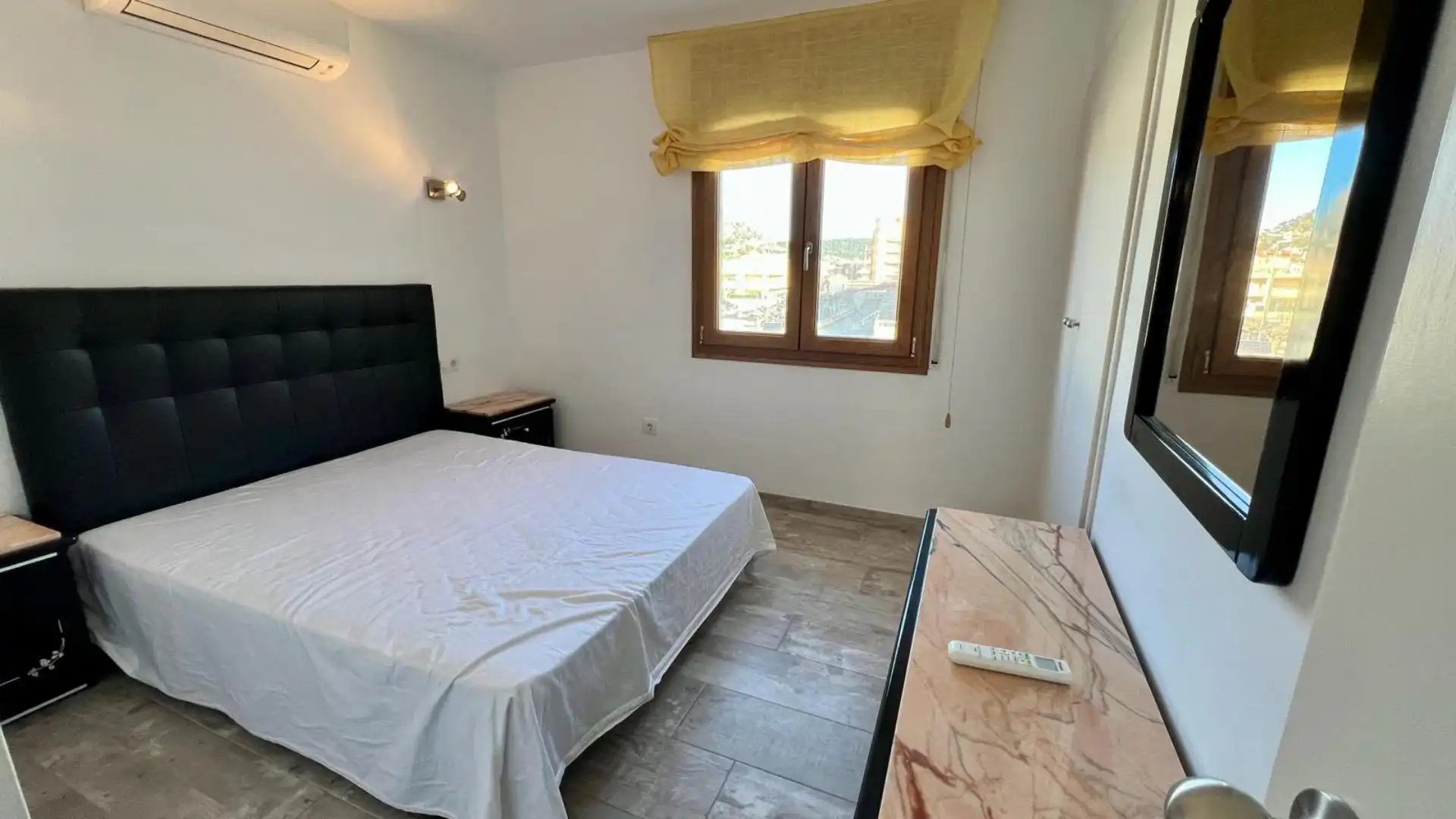 Apartamento en venta en Carrer Assutzena, 37, Els Griells Habitación de Apartamento en venta en L'Estartit con Aire acondicionado, Terraza y Balcón