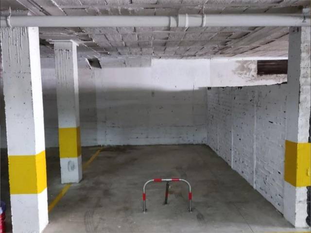 Garaje en Venta en Calle Huerta del Arroyo, 5 en V Centenario - Piletas - Capuchinos