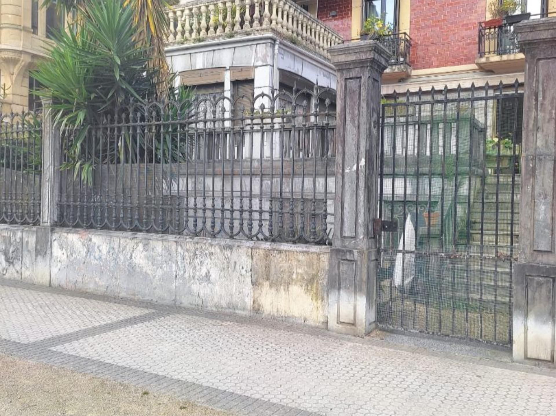 Exterior view of Flat for sale in Donostia - San Sebastián   with Air Conditioner, Heating and Private garden