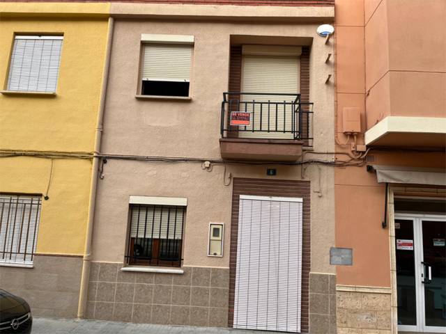 Casa adosada en venta en avenida madrid, 6 de albe