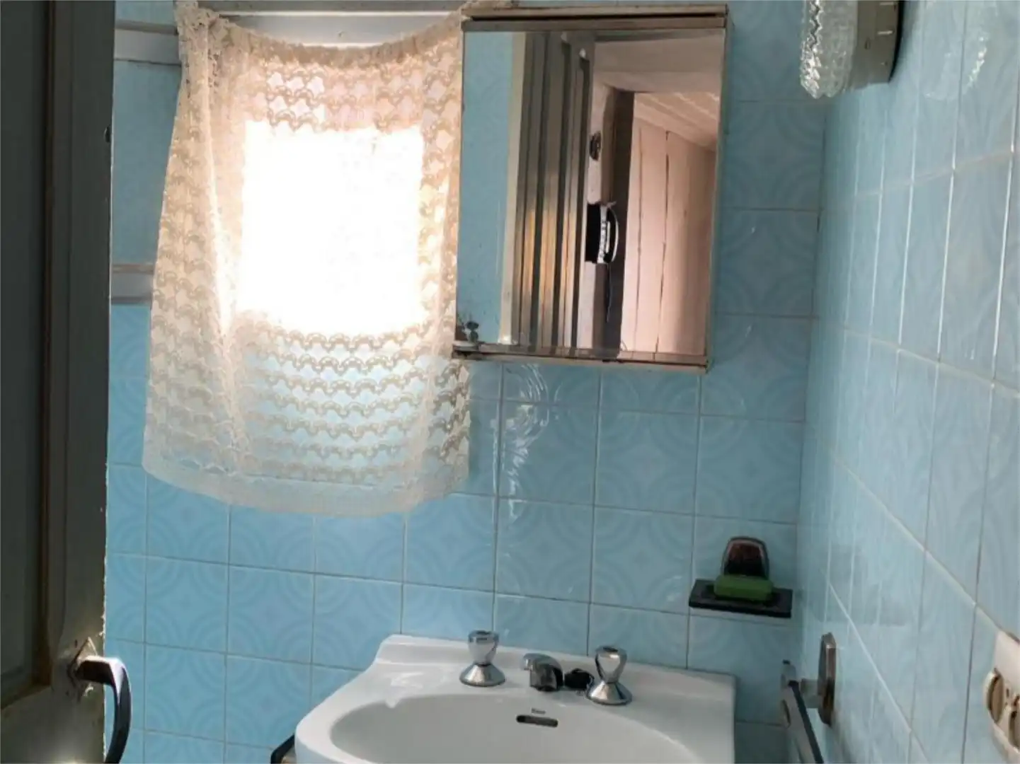Baño de Casa adosada en venta en Torrijo de la Cañada con Terraza, Trastero y Amueblado