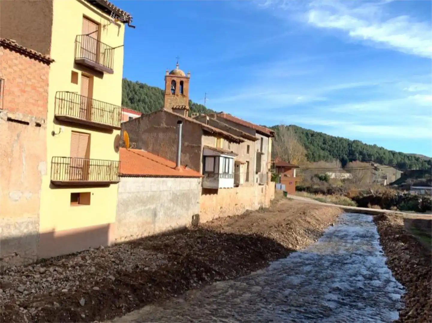 Vista exterior de Casa adosada en venta en Torrijo de la Cañada con Terraza, Trastero y Amueblado