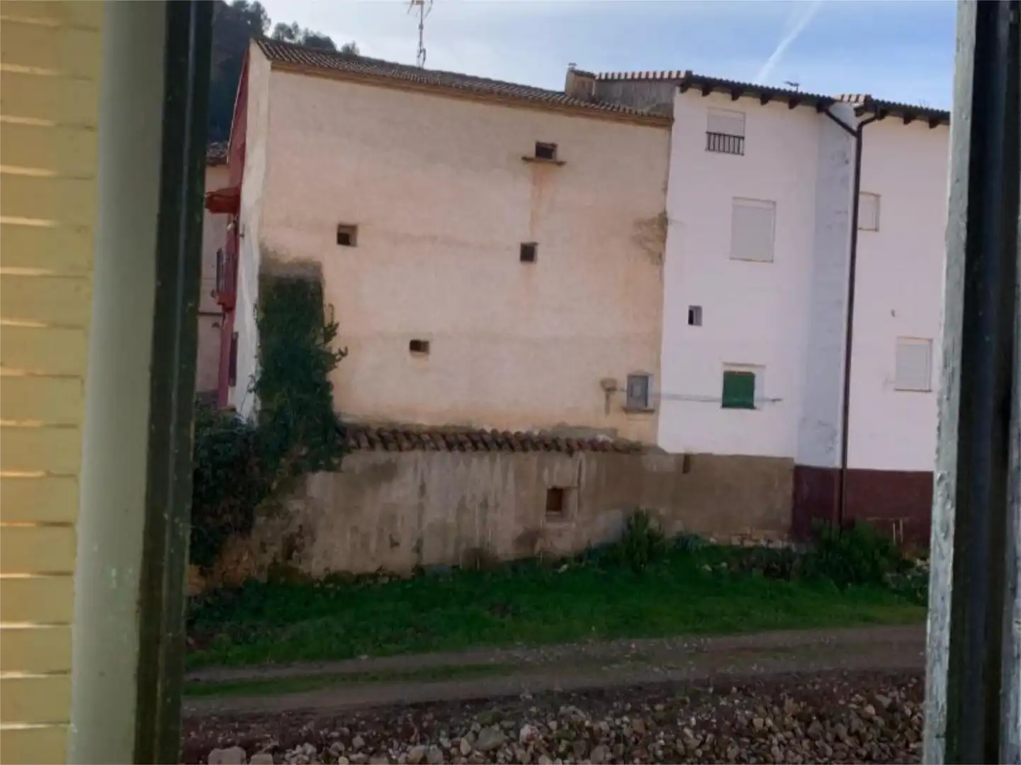 Vista exterior de Casa adosada en venta en Torrijo de la Cañada con Terraza, Trastero y Amueblado