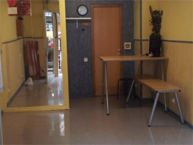 Local comercial en Alquiler en Carrer de la Riera Blanca, 150 en La Torrassa